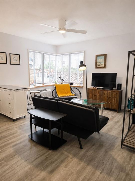 For Rent: $1,750 (0 beds, 1 baths, 350 Square Feet)