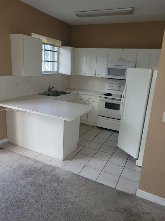 For Rent: $1,900 (2 beds, 2 baths, 1048 Square Feet)