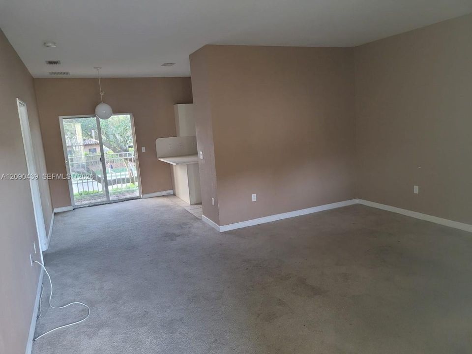 For Rent: $1,900 (2 beds, 2 baths, 1048 Square Feet)