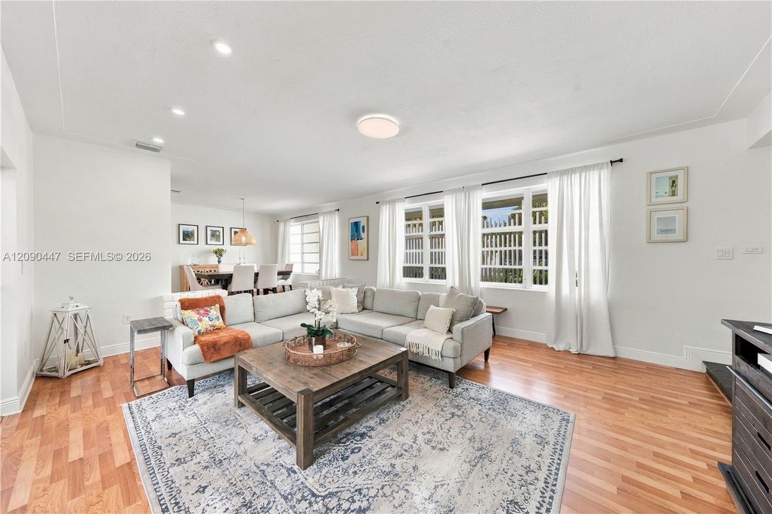 For Sale: $1,699,000 (3 beds, 2 baths, 1872 Square Feet)