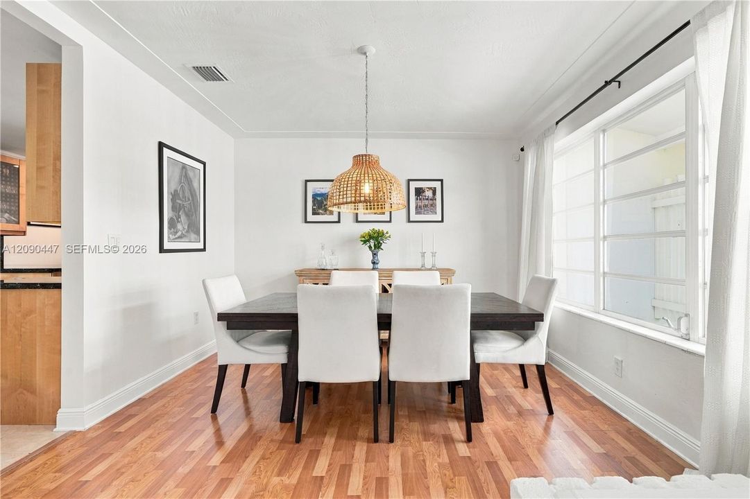For Sale: $1,699,000 (3 beds, 2 baths, 1872 Square Feet)