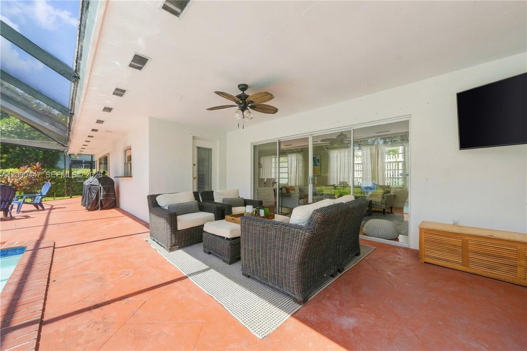 For Sale: $1,699,000 (3 beds, 2 baths, 1872 Square Feet)