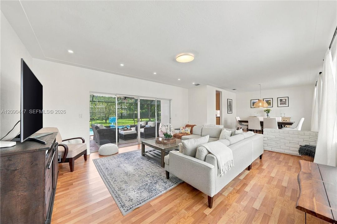 For Sale: $1,699,000 (3 beds, 2 baths, 1872 Square Feet)