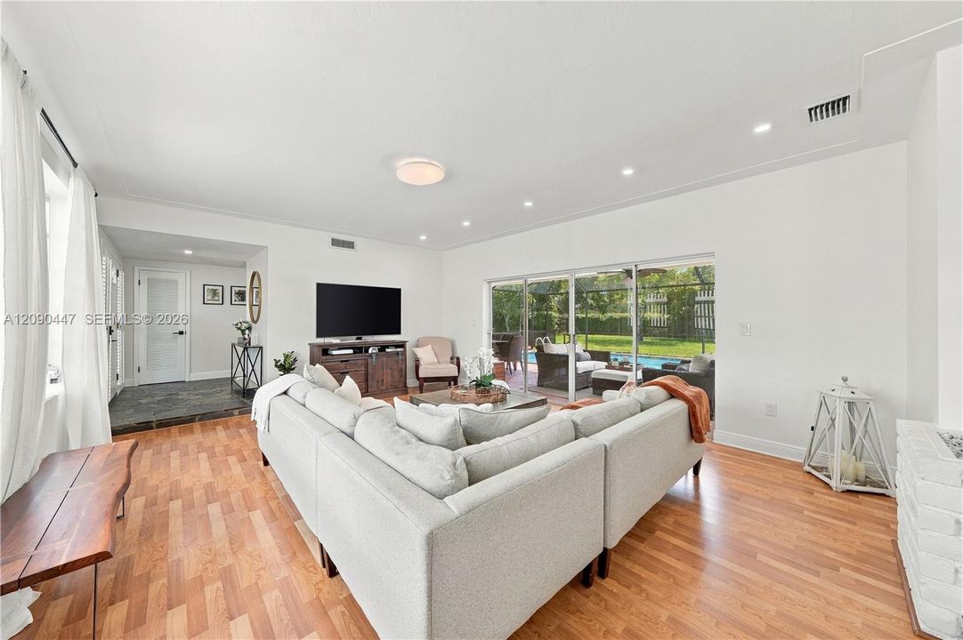 For Sale: $1,699,000 (3 beds, 2 baths, 1872 Square Feet)