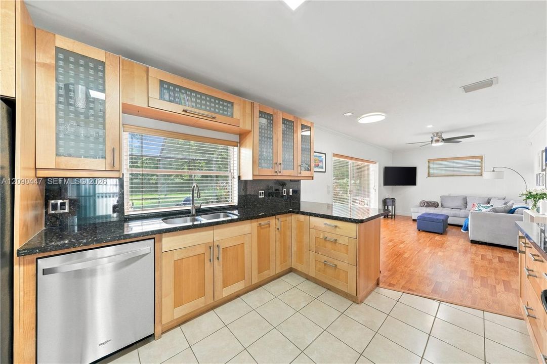 For Sale: $1,699,000 (3 beds, 2 baths, 1872 Square Feet)