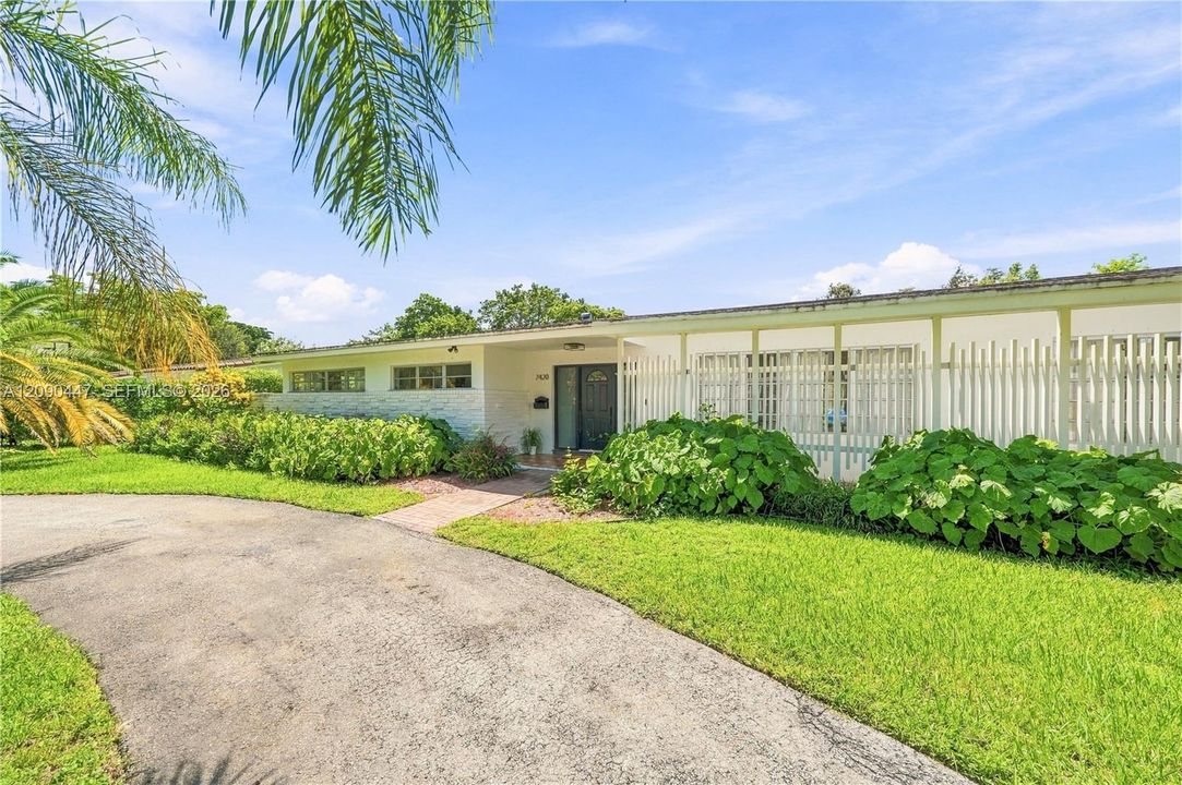 For Sale: $1,699,000 (3 beds, 2 baths, 1872 Square Feet)