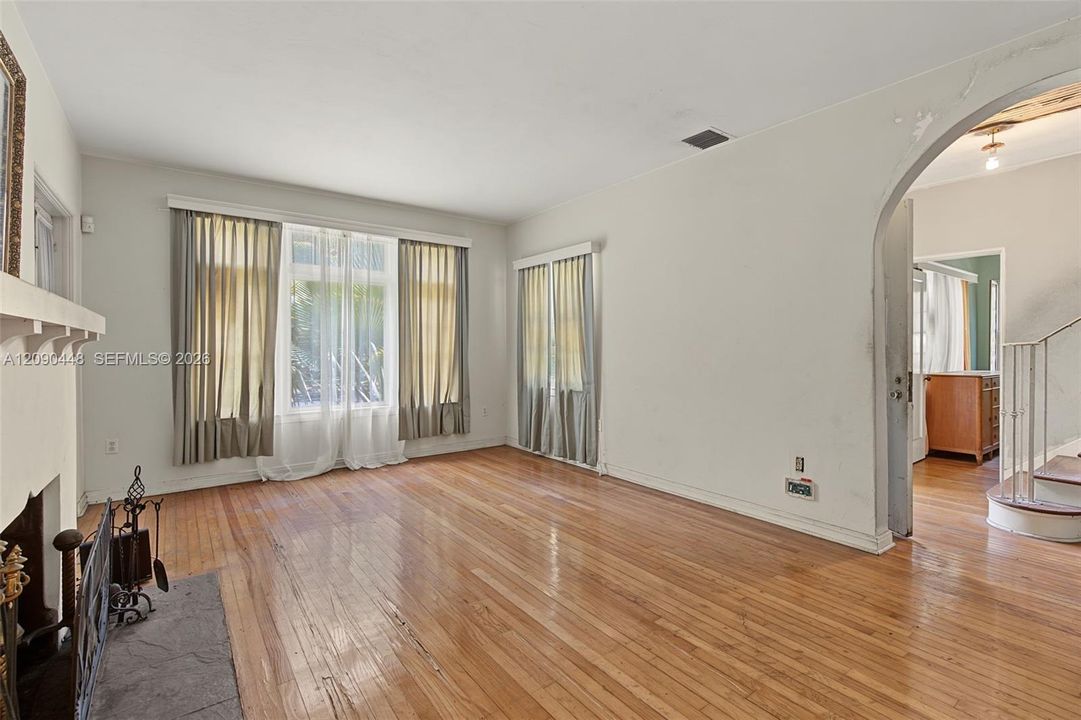En Venta: $839,000 (3 camas, 2 baños, 1552 Pies cuadrados)