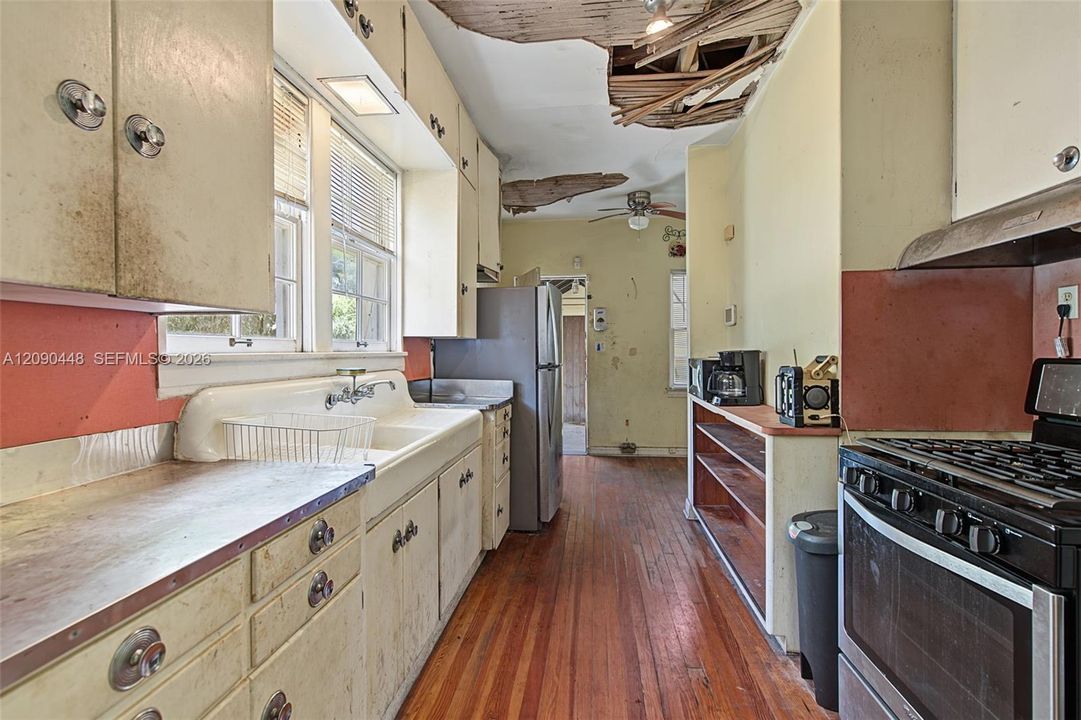 En Venta: $839,000 (3 camas, 2 baños, 1552 Pies cuadrados)