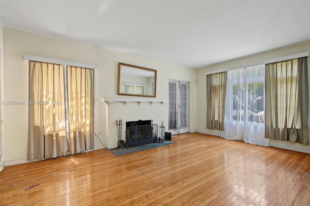 En Venta: $839,000 (3 camas, 2 baños, 1552 Pies cuadrados)
