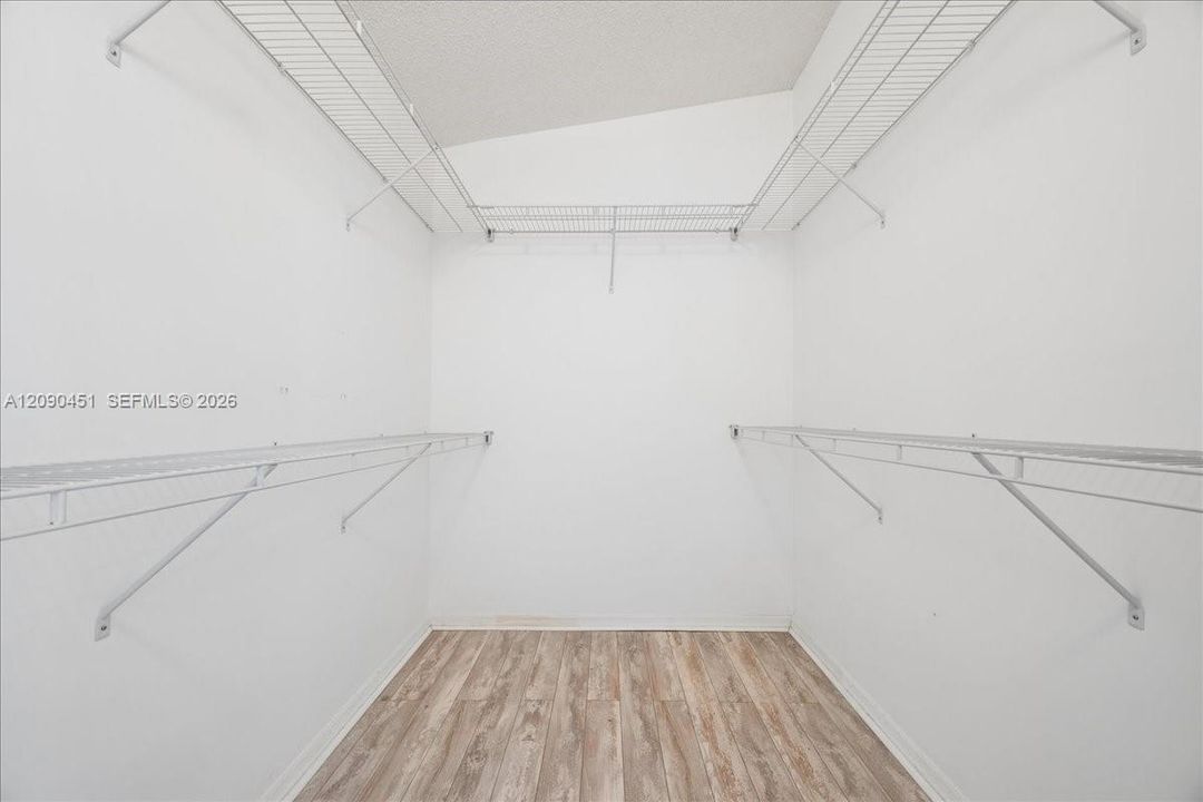 En Venta: $559,900 (4 camas, 2 baños, 1669 Pies cuadrados)