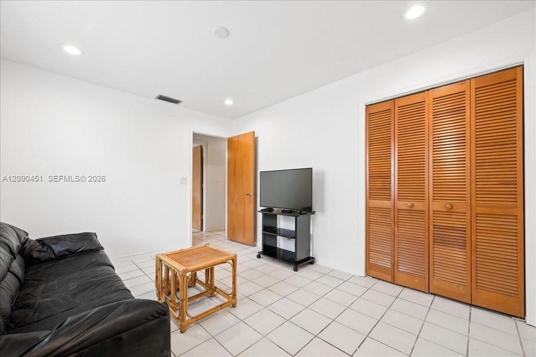 En Venta: $559,900 (4 camas, 2 baños, 1669 Pies cuadrados)