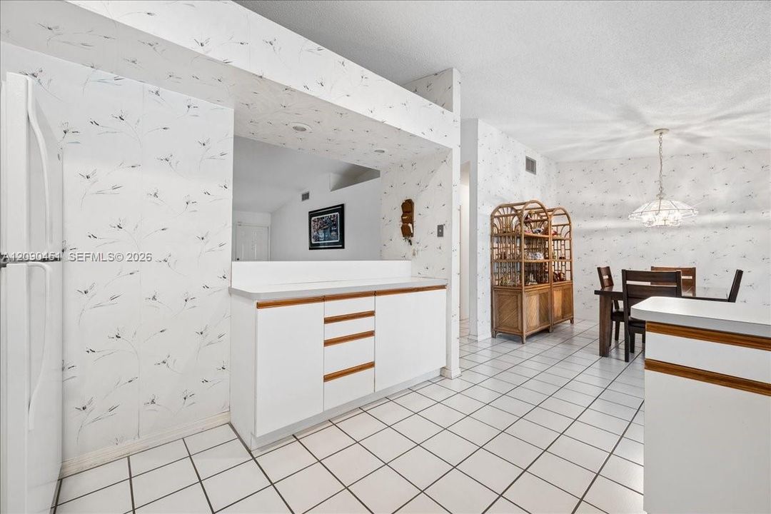 En Venta: $559,900 (4 camas, 2 baños, 1669 Pies cuadrados)