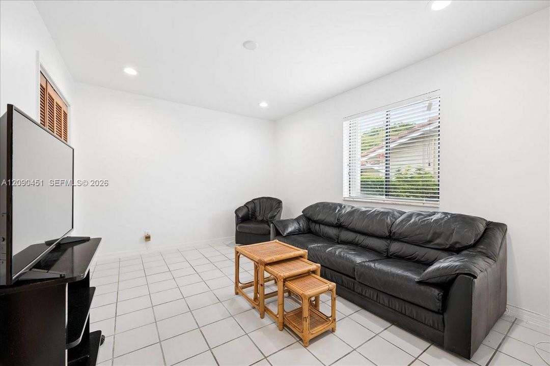 En Venta: $559,900 (4 camas, 2 baños, 1669 Pies cuadrados)