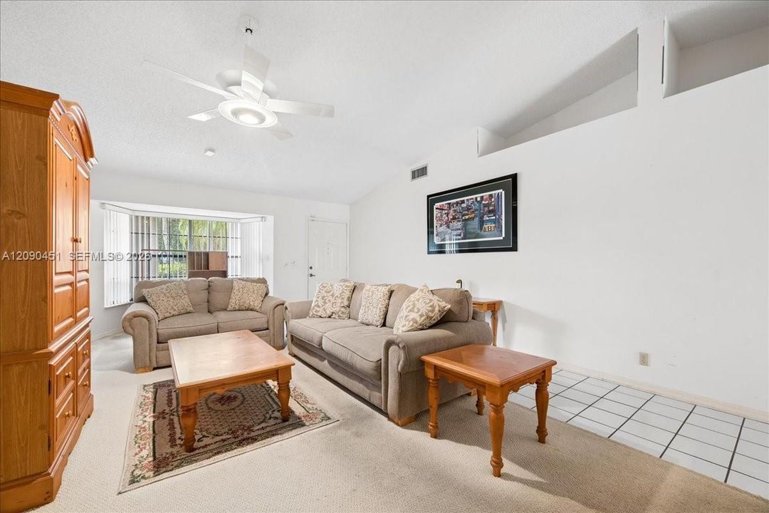 En Venta: $559,900 (4 camas, 2 baños, 1669 Pies cuadrados)
