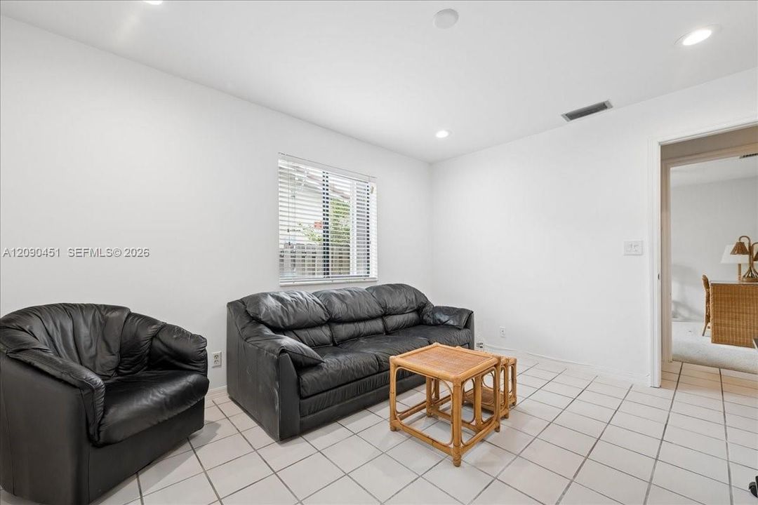 En Venta: $559,900 (4 camas, 2 baños, 1669 Pies cuadrados)