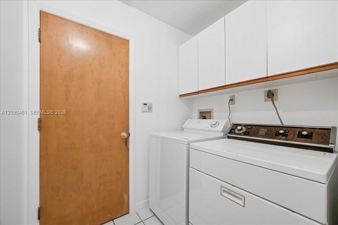En Venta: $559,900 (4 camas, 2 baños, 1669 Pies cuadrados)