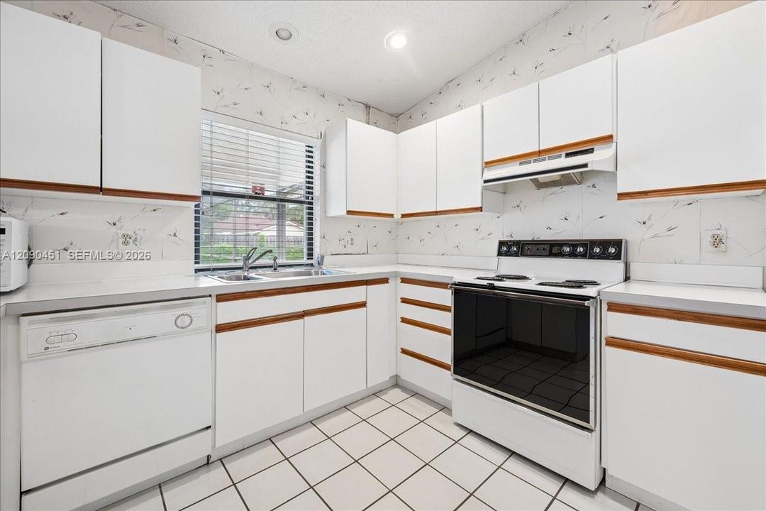 En Venta: $559,900 (4 camas, 2 baños, 1669 Pies cuadrados)