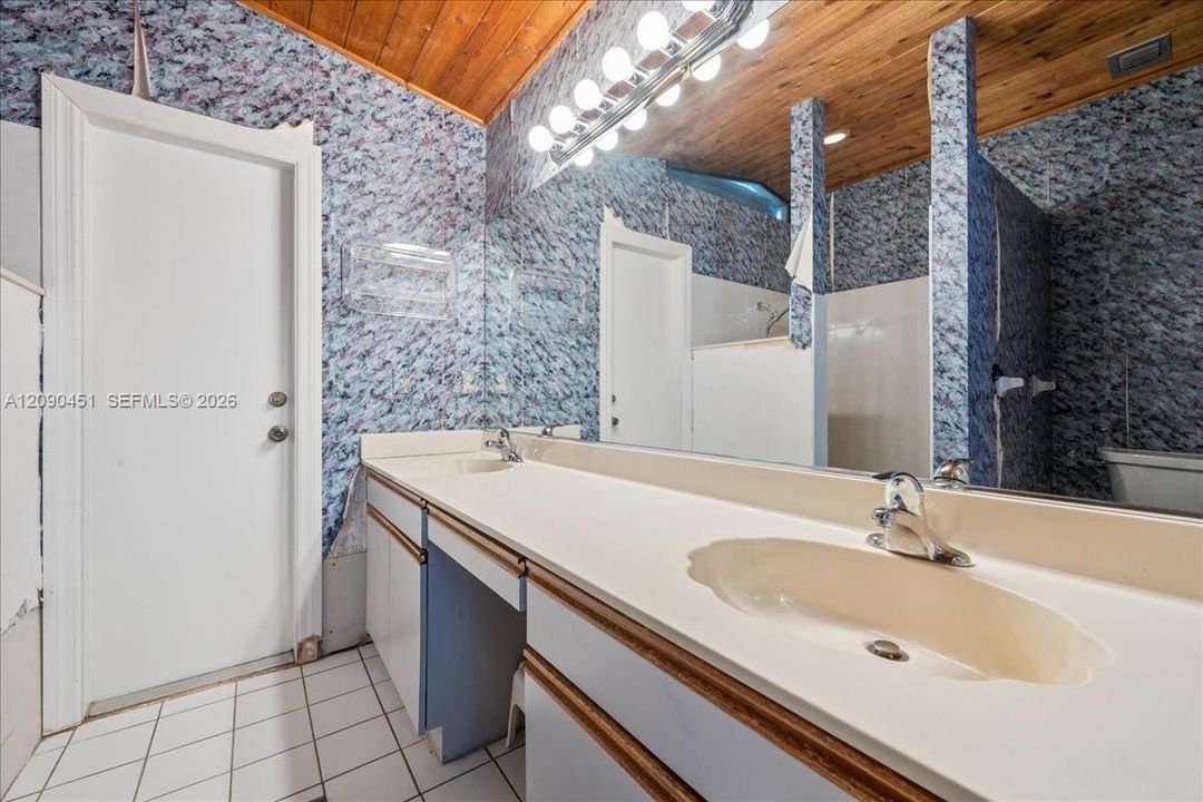 En Venta: $559,900 (4 camas, 2 baños, 1669 Pies cuadrados)