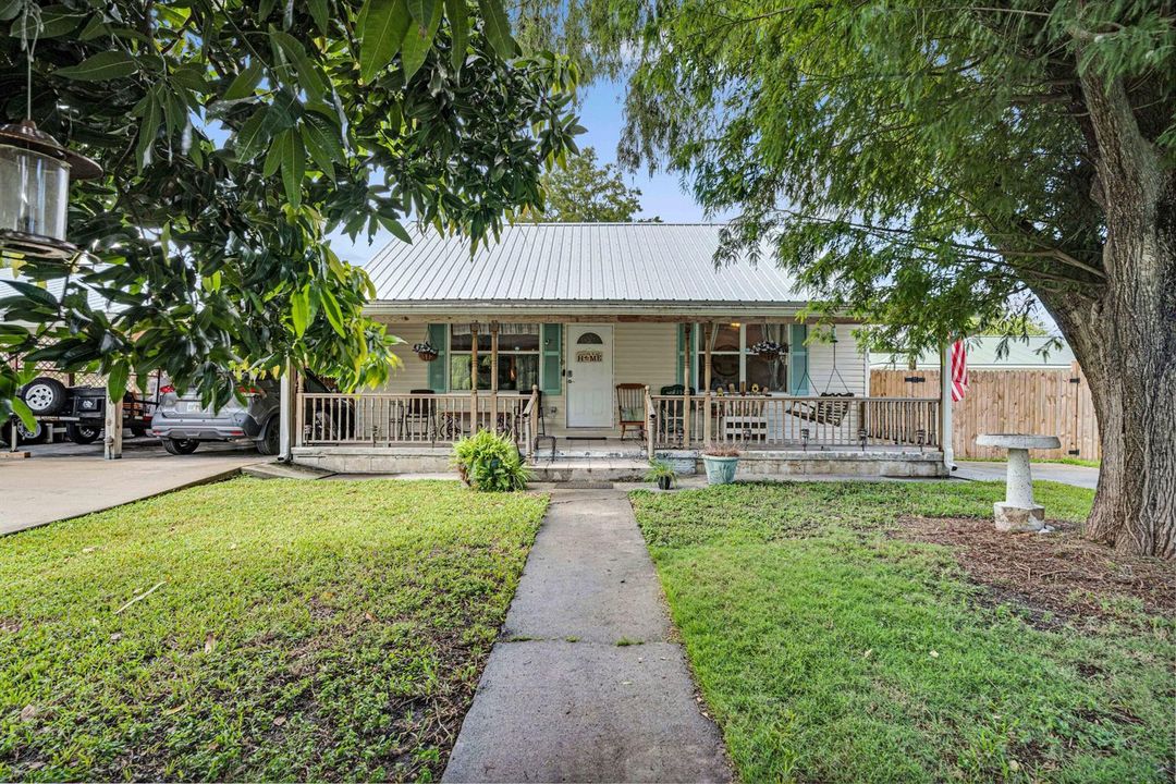 417 Royal Palm Ave-12