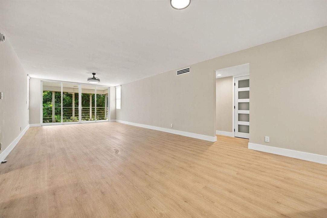 6-web-or-mls-806-cypress-grove-ln-303