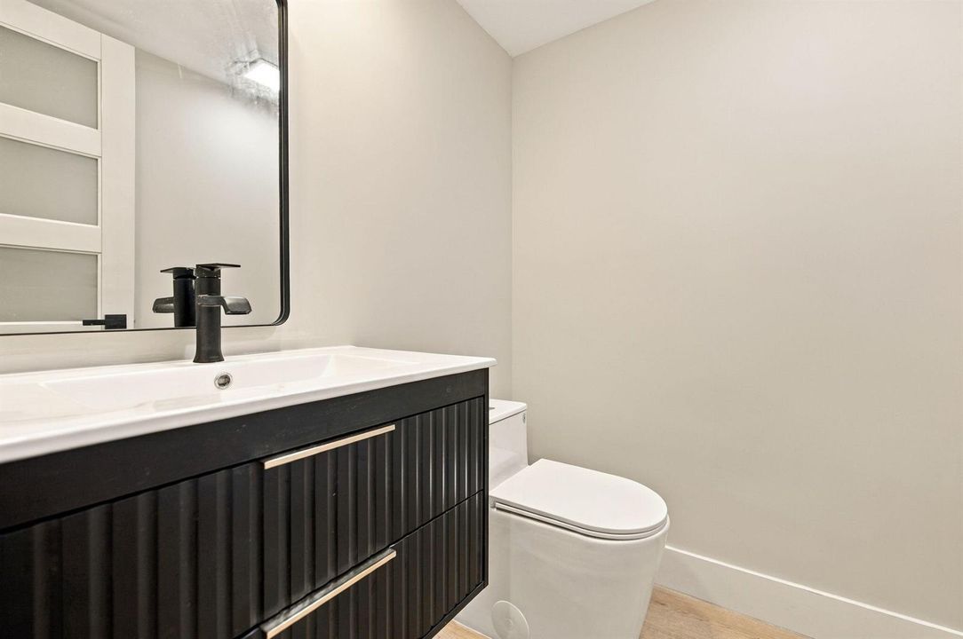 10-web-or-mls-806-cypress-grove-ln-303