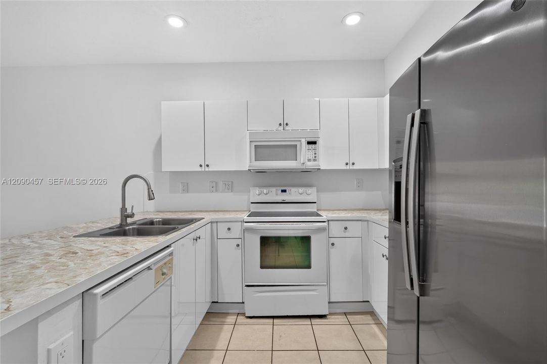 For Sale: $390,000 (3 beds, 2 baths, 1672 Square Feet)