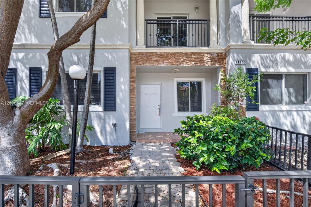 For Sale: $390,000 (3 beds, 2 baths, 1672 Square Feet)