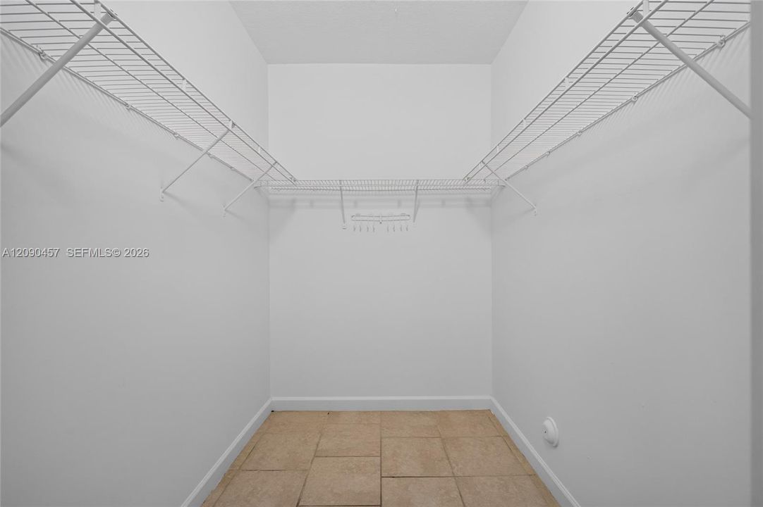 For Sale: $390,000 (3 beds, 2 baths, 1672 Square Feet)