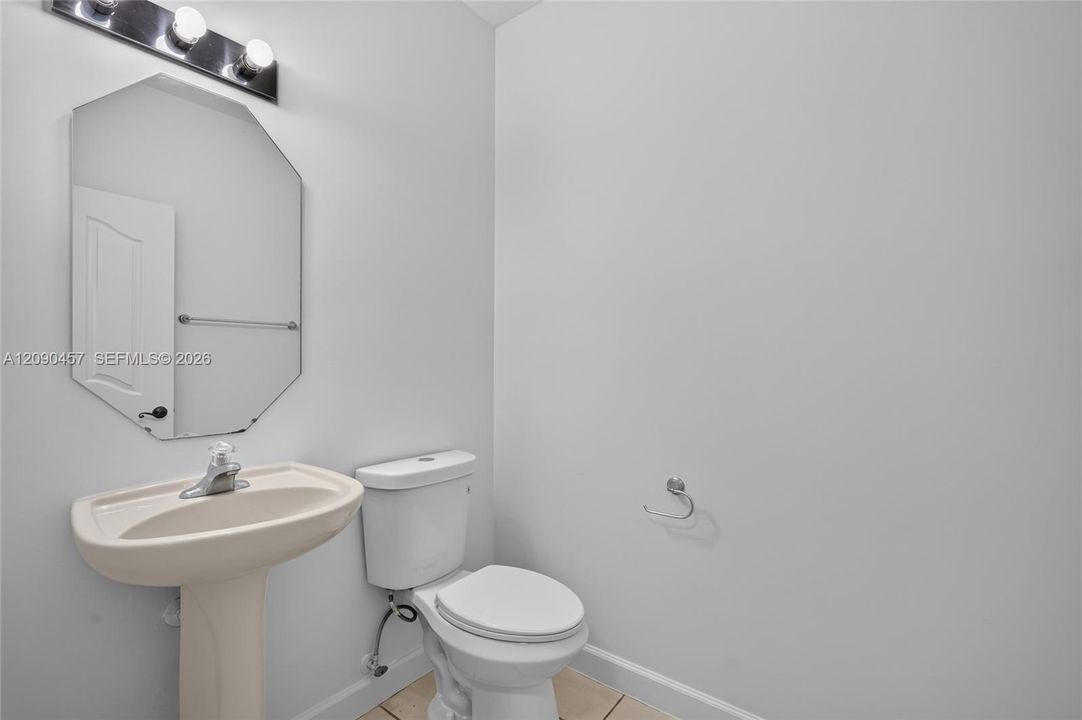 For Sale: $390,000 (3 beds, 2 baths, 1672 Square Feet)