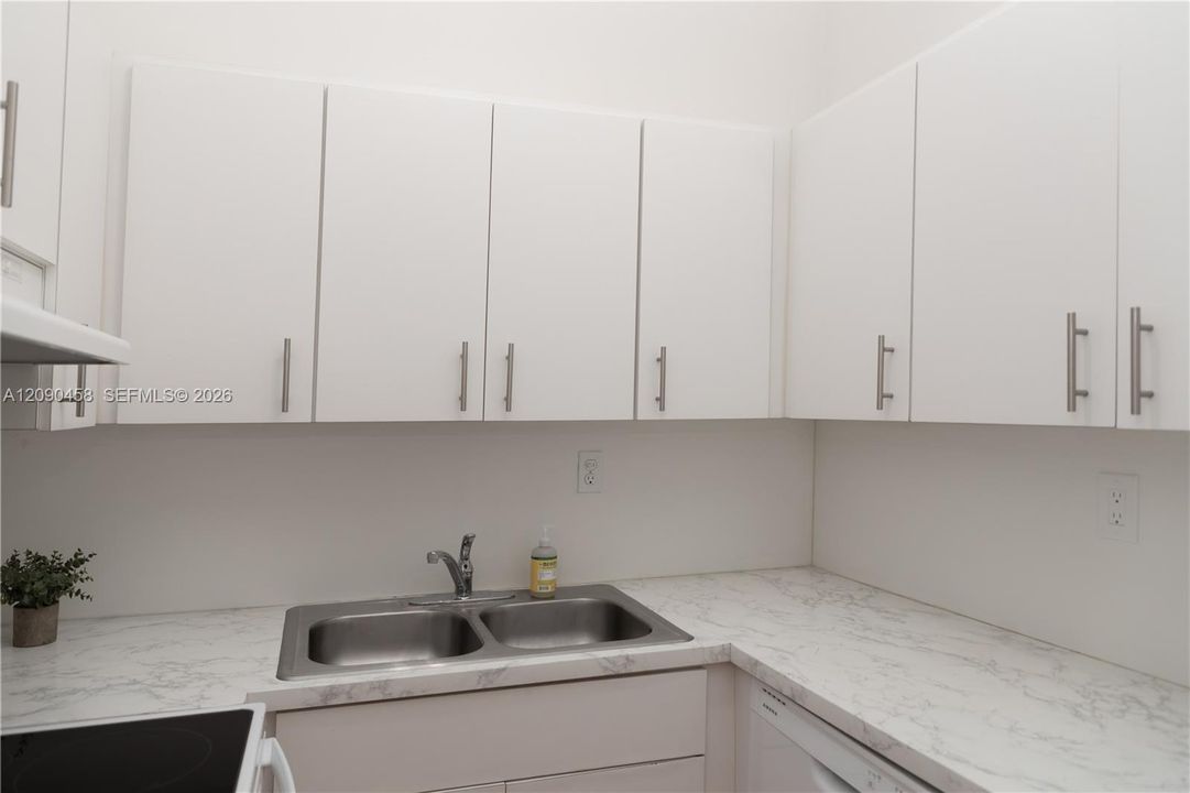 В аренду: $2,500 (1 спален, 1 ванн, 700 Квадратных фут)