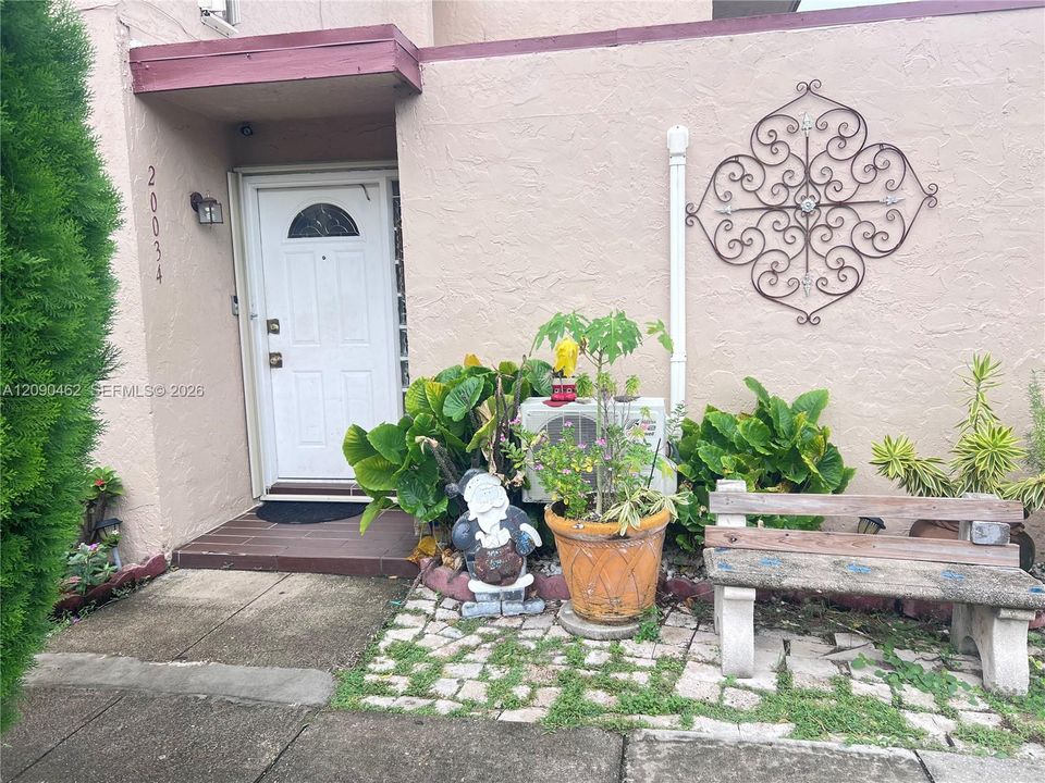 En Venta: $375,000 (3 camas, 2 baños, 1202 Pies cuadrados)