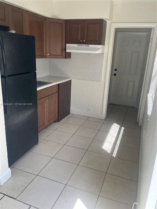 For Rent: $1,750 (2 beds, 1 baths, 1537 Square Feet)