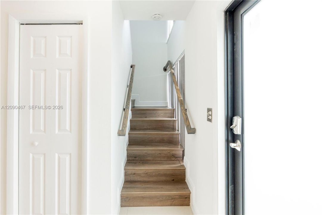 For Rent: $3,000 (3 beds, 2 baths, 1378 Square Feet)