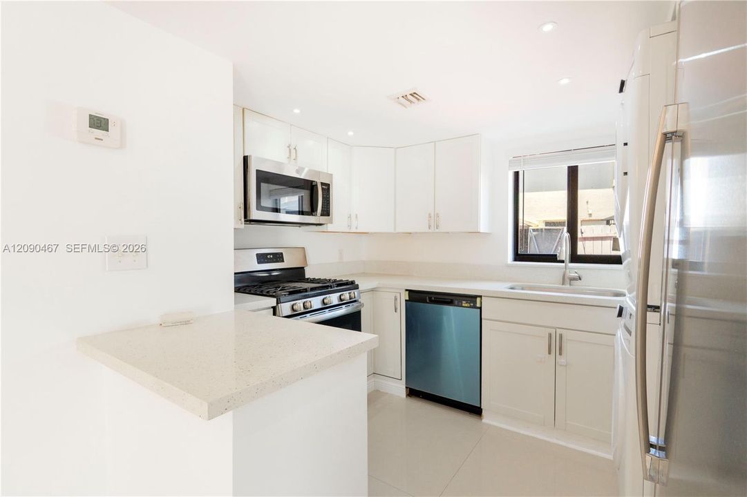 For Rent: $3,000 (3 beds, 2 baths, 1378 Square Feet)