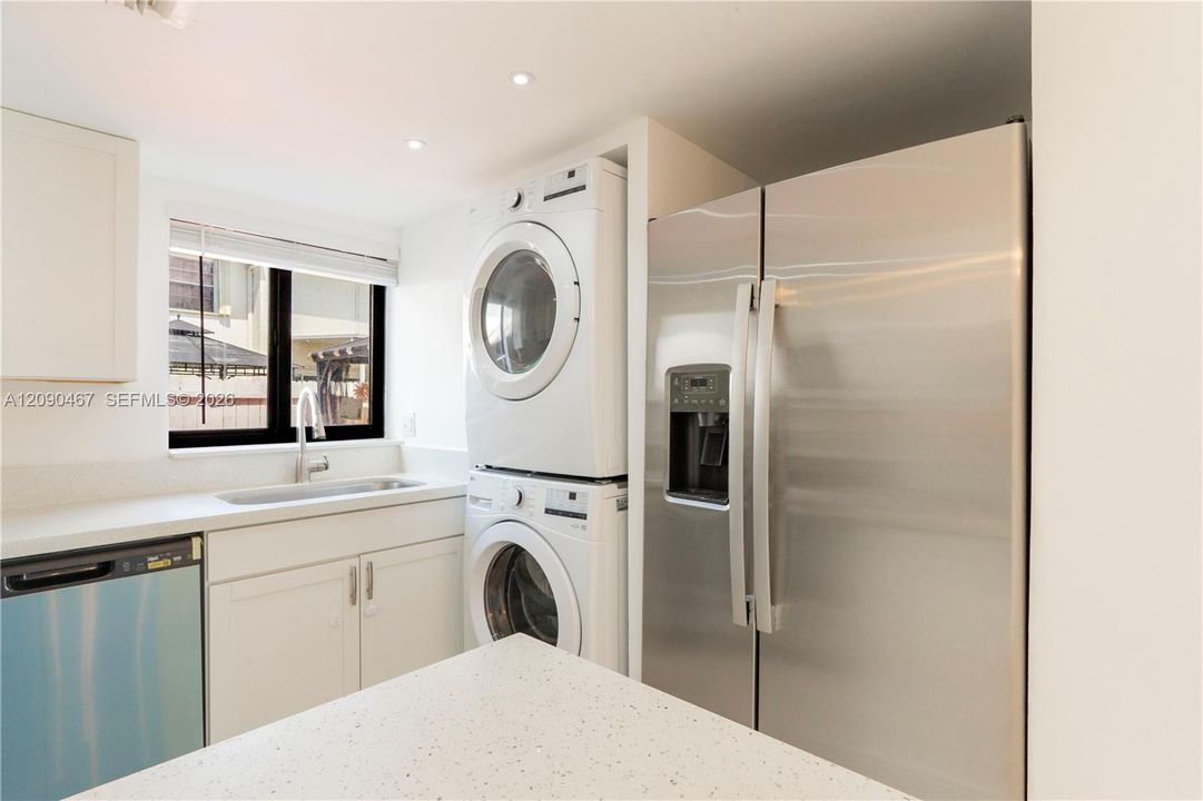 For Rent: $3,000 (3 beds, 2 baths, 1378 Square Feet)