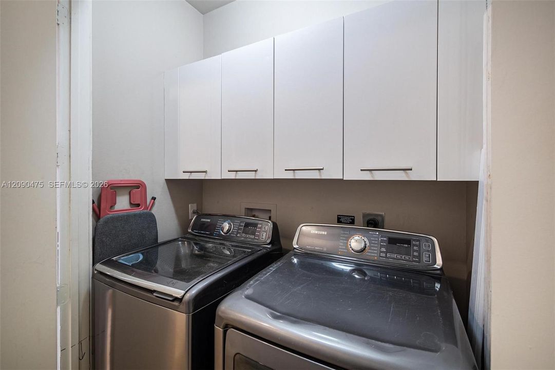 For Sale: $2,695,000 (3 beds, 4 baths, 2631 Square Feet)