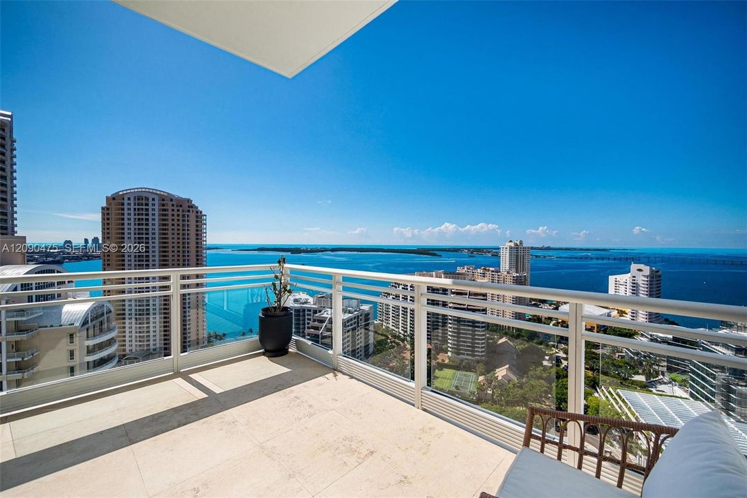 For Sale: $2,695,000 (3 beds, 4 baths, 2631 Square Feet)