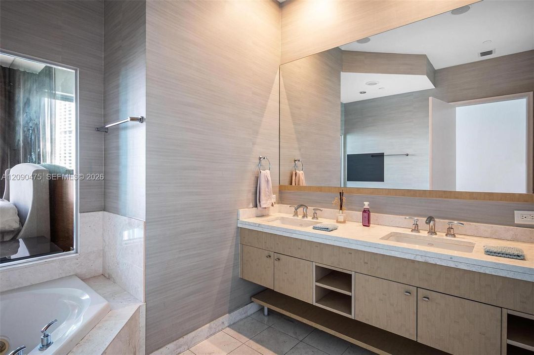 For Sale: $2,695,000 (3 beds, 4 baths, 2631 Square Feet)