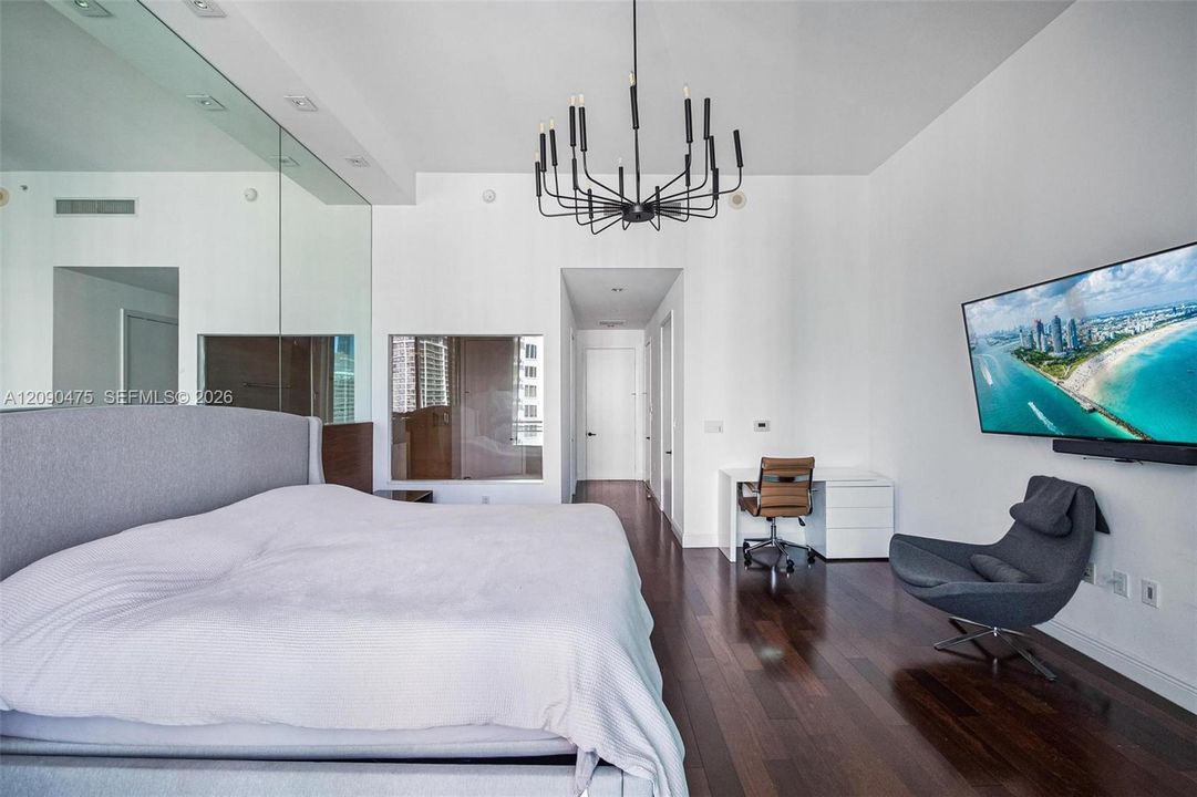 For Sale: $2,695,000 (3 beds, 4 baths, 2631 Square Feet)