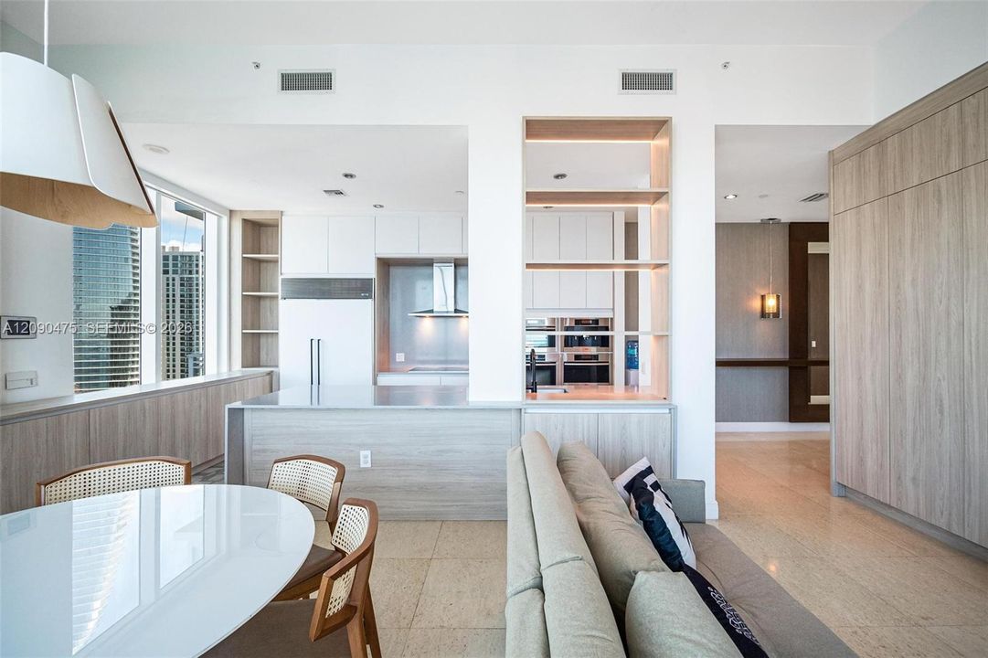 For Sale: $2,695,000 (3 beds, 4 baths, 2631 Square Feet)