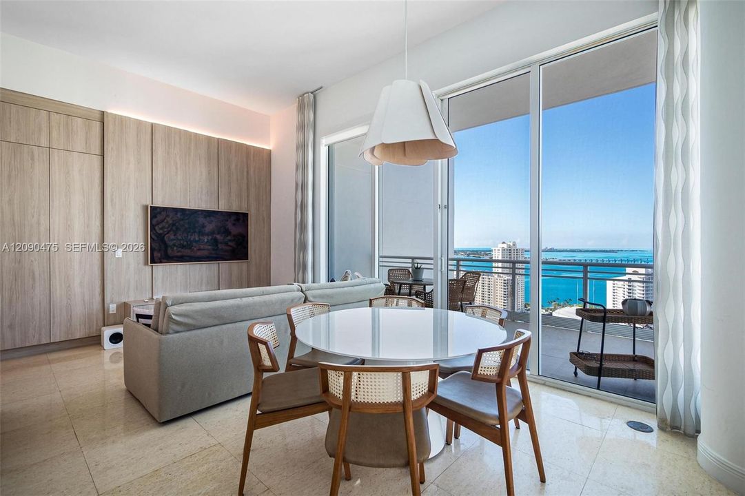 For Sale: $2,695,000 (3 beds, 4 baths, 2631 Square Feet)