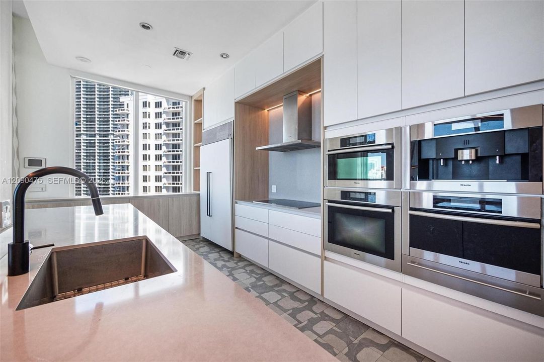 For Sale: $2,695,000 (3 beds, 4 baths, 2631 Square Feet)