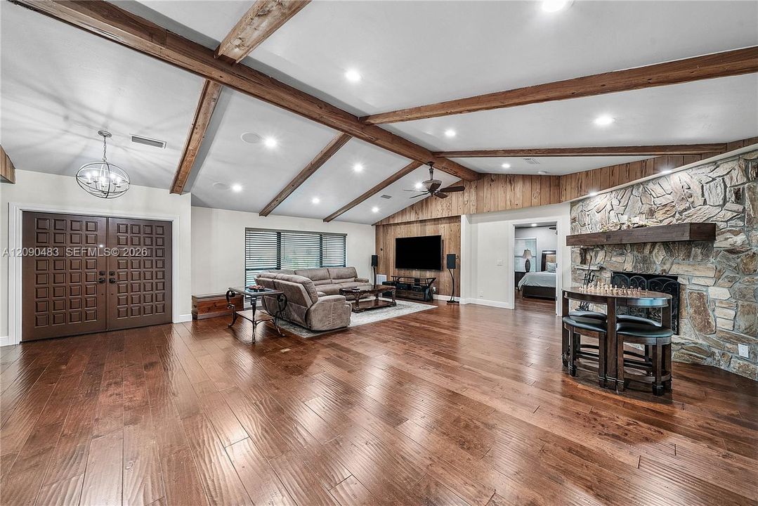 For Rent: $15,000 (4 beds, 3 baths, 3723 Square Feet)