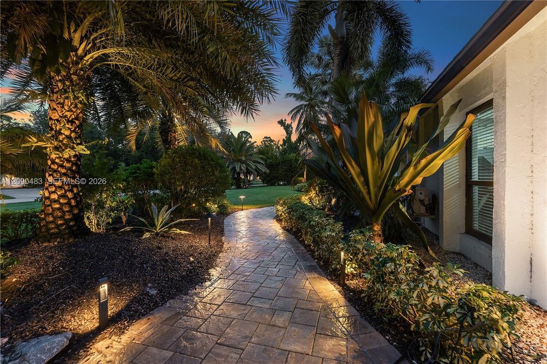 For Rent: $15,000 (4 beds, 3 baths, 3723 Square Feet)
