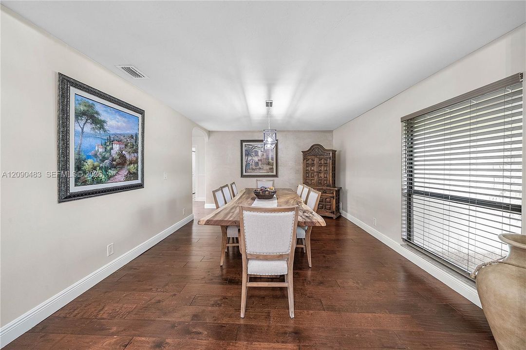 For Rent: $15,000 (4 beds, 3 baths, 3723 Square Feet)