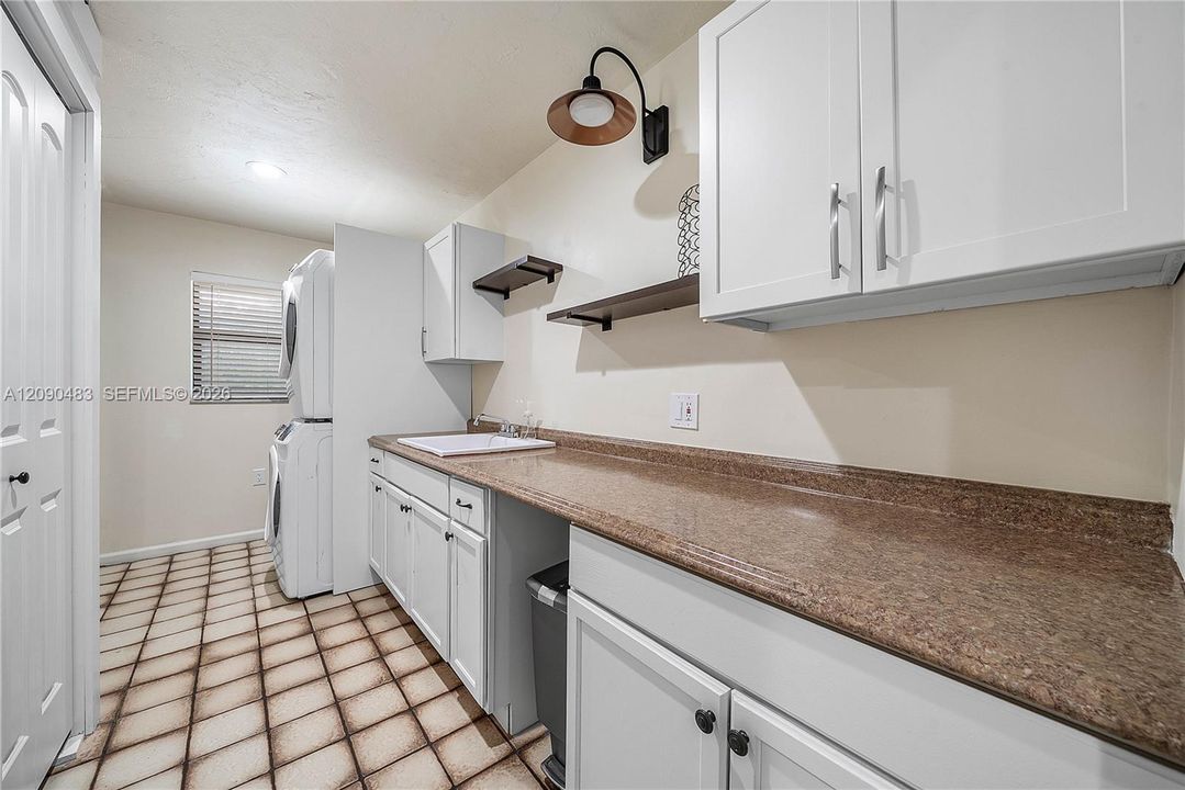 For Rent: $15,000 (4 beds, 3 baths, 3723 Square Feet)
