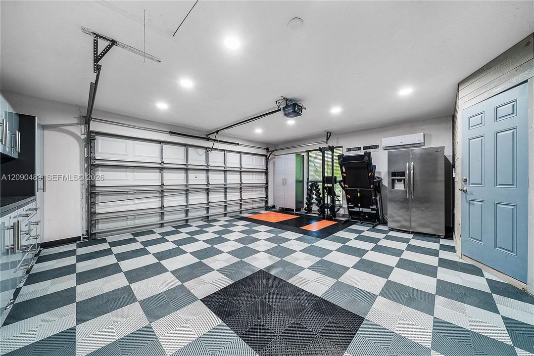 For Rent: $15,000 (4 beds, 3 baths, 3723 Square Feet)