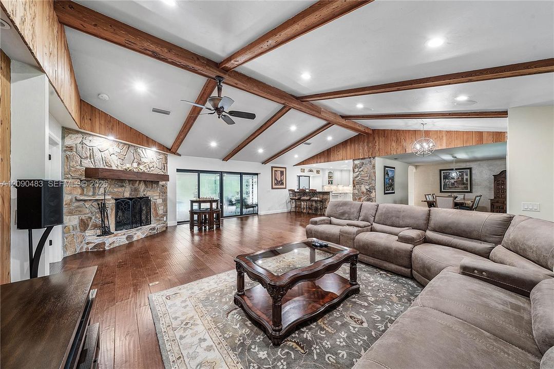 For Rent: $15,000 (4 beds, 3 baths, 3723 Square Feet)