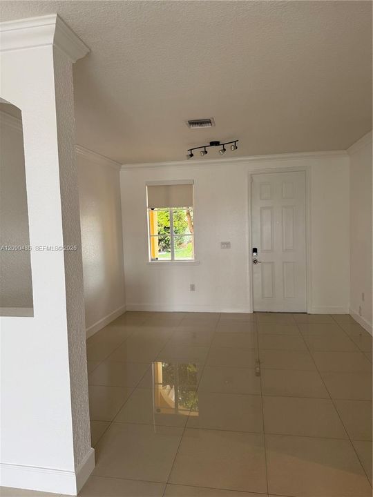 En Renta: $3,550 (4 camas, 3 baños, 1932 Pies cuadrados)