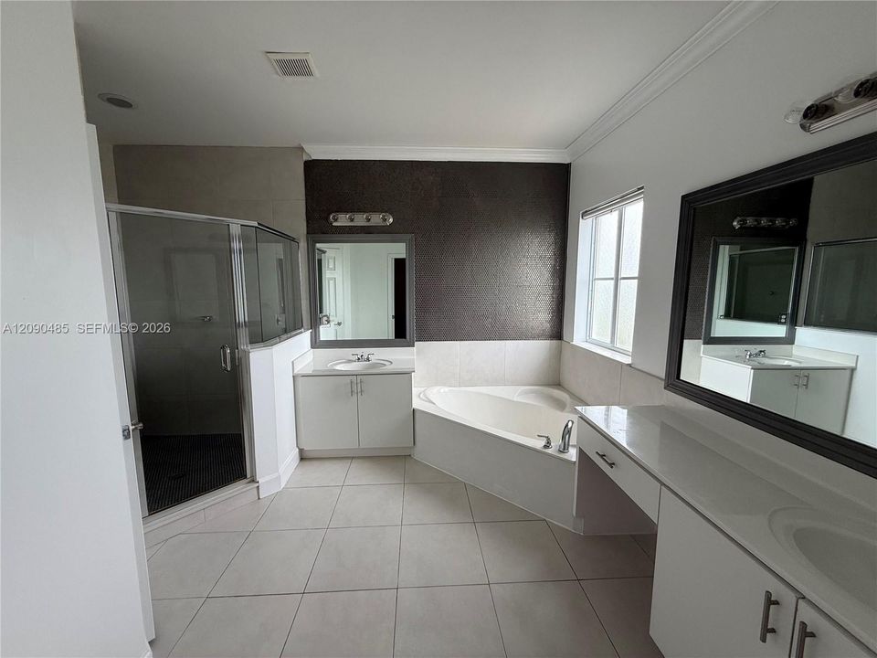 En Renta: $3,550 (4 camas, 3 baños, 1932 Pies cuadrados)